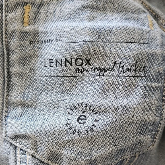 NWOT ETICA Lennox Mini Cropped Trucker Denim Blue Women's Jacket - Picture 11 of 13